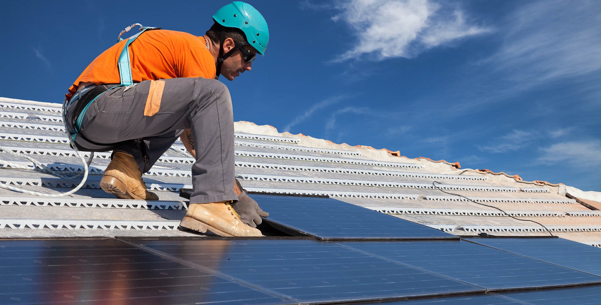 Solarcon, Statik Projelendirme, Taşıyıcı Konstrüksiyon Üretimi, Çatı Sistemleri, Arazi Sistemleri, Hareketli Sistemler (Tracker), Sabit Sistemler, Otopark Sistemleri, Enerji Panelleri, Güneş Panelleri, mekanik ve elektrik montaj,solar panel temizliği,servis ve bakım, Çatı Üzeri Güneş Enerji Sistemleri, Araziye Monte Güneş Enerji Sistemleri, Güneş Enerjili Tarımsal Sulama Sistemleri, Proje & Mühendislik, Uygulama İnşaat, Satın Alma & Tedarik, Denetim, Bakım & Onarım İşletme, Danışmanlık, Enerji Verimliliği